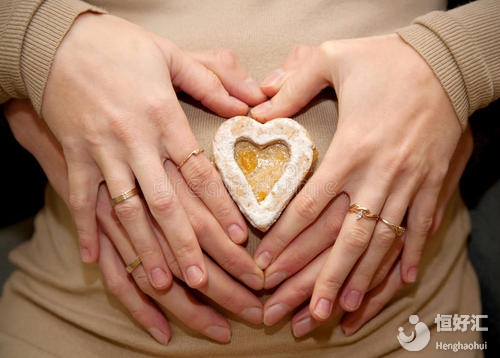 孕婦在睡覺時胎寶寶會做的事，網友：太可愛了！